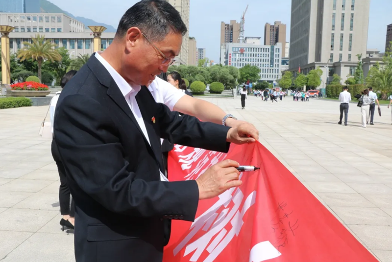 陇南市律师行业举行“严格依法规范执业,树立律师行业新形象”教育活动启动仪式5.png
